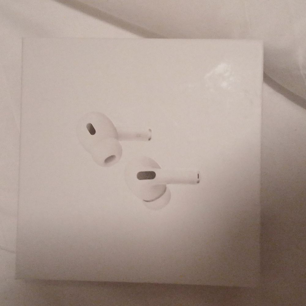 Brand New In Unopend Box! air pods pro 3!!!
